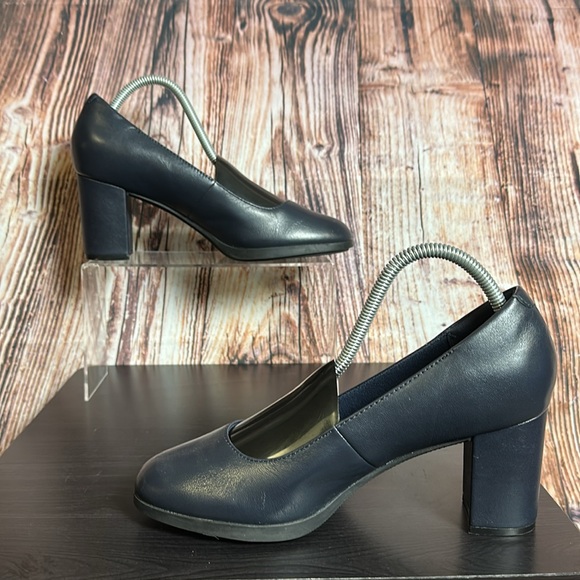 Clarks Collection Leather Pumps Womens Sz 9M - Picture 2 of 8